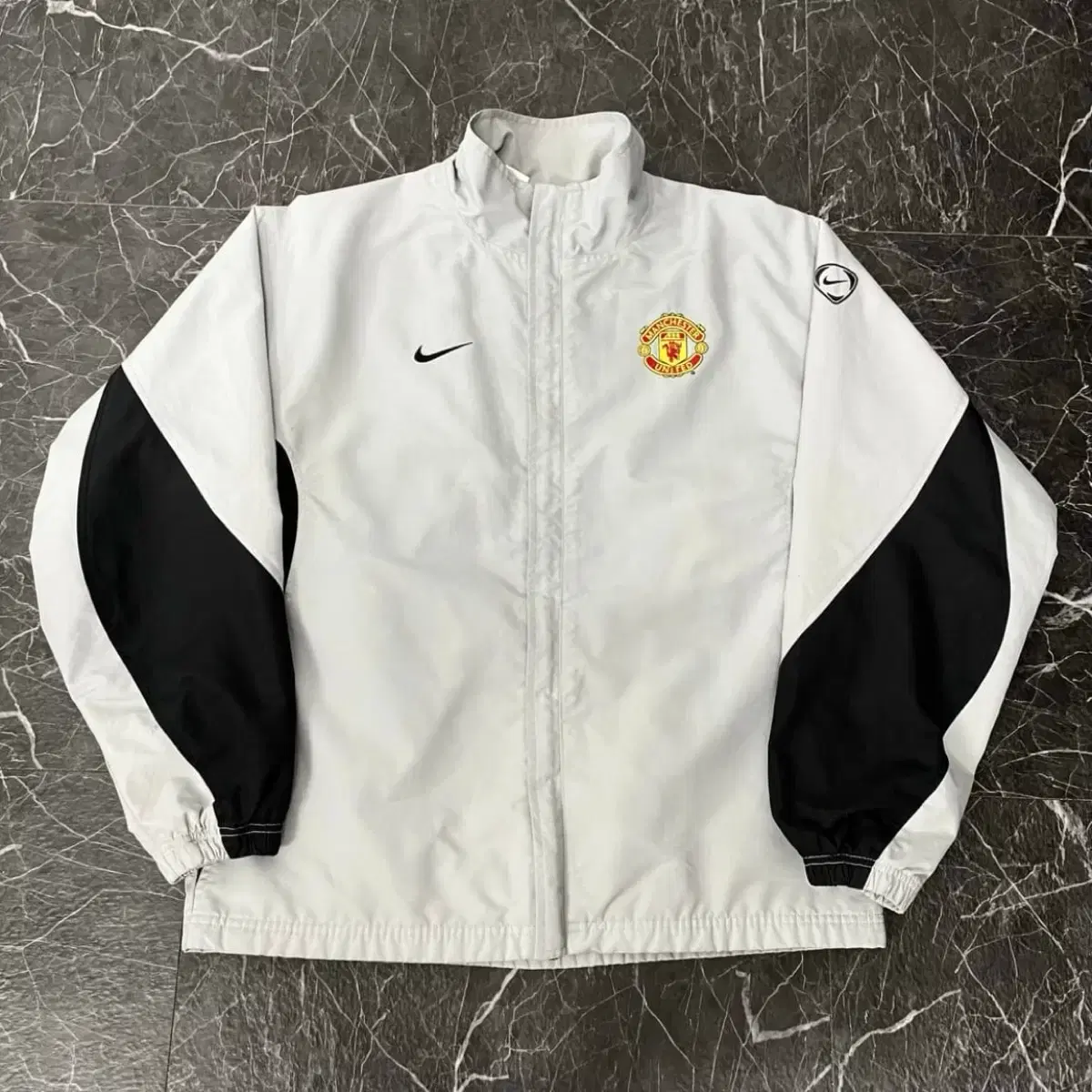 Nike マンチェスター・ユナイテッド ウィンドブレーカー Mサイズ Nike